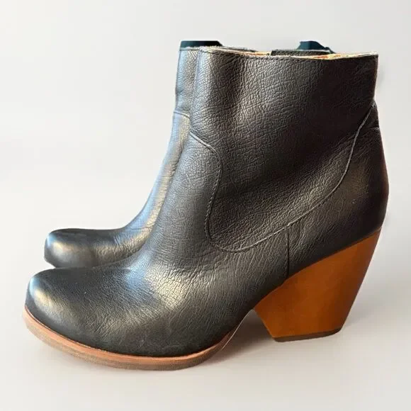 Kork-Ease Korks Women's Patrina Black Leather Bootie Size 9.5 Boots Zip - Picture 3 of 9